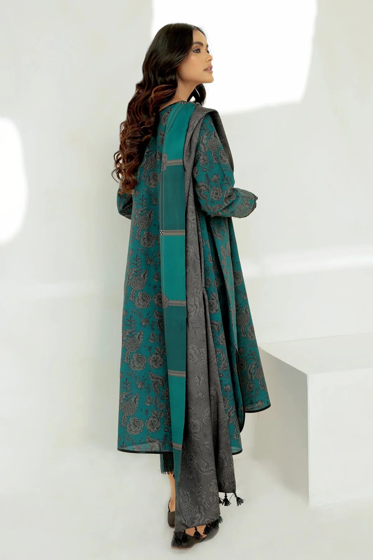 BAROQUE-3PC KHADDAR PRINTED SHIRT WITH KHADDAR PRINT DUPATTA AND PRINT TROUSER-W.J-1975