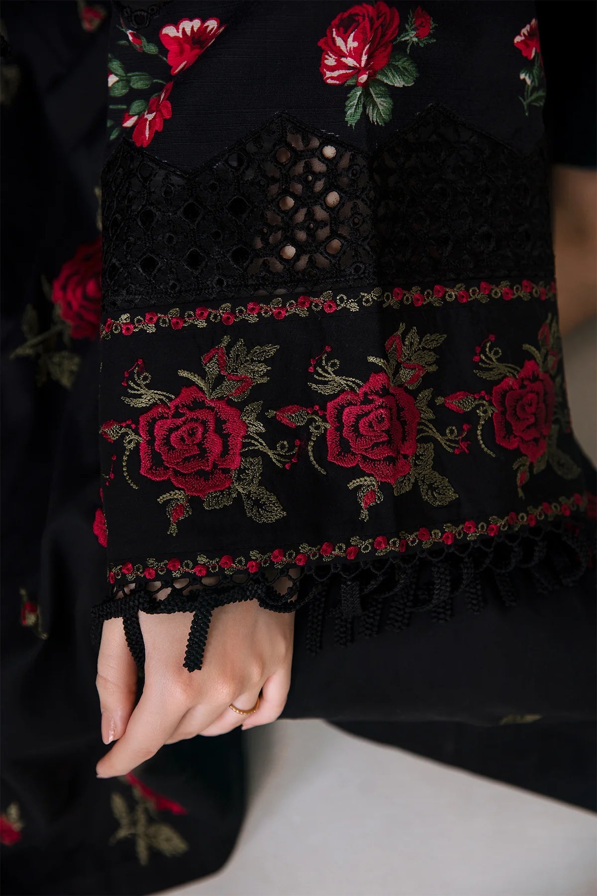 BAROQUE-3PC DHANAK EMBROIDERED SHIRT WITH COURTRAI PRINTED SHAWL AND TROUSER-W.J-1596