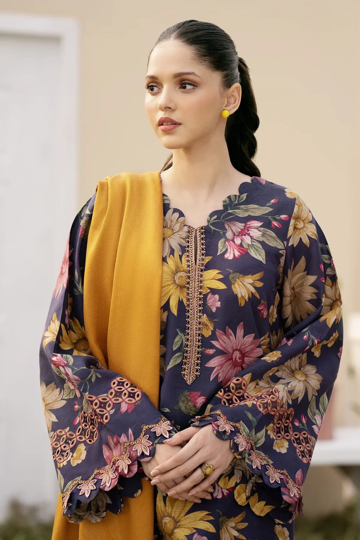 BAROQUE-3PC KHADDAR PRINTED SHIRT WITH KHADDAR PRINT DUPATTA AND PRINT TROUSER-W.J-1236