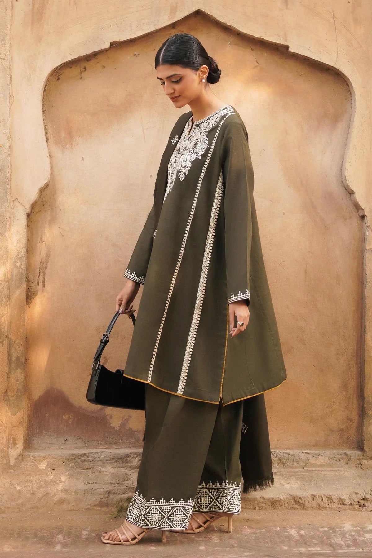 ZARA SHAH JAHAN - 3PC DHANAK EMBROIDERED SHIRT WITH DHANAK EMBROIDERED SHAWL-W.J-1157