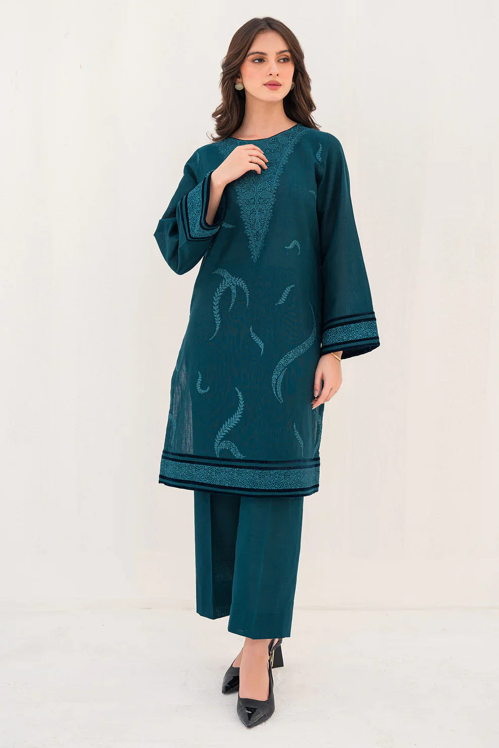 JAZMIN 2PC -DHANAK HEAVY EMBROIDERED WITH HEAVY EMBROIDERED SLEEVES-W.J-1283