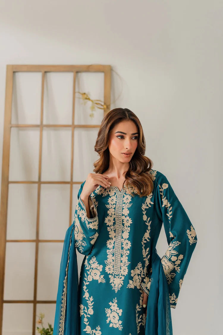 BAROQUE-3PC KHADDAR PRINTED SHIRT WITH KHADDAR PRINT DUPATTA AND PRINT TROUSER-W.J-1977