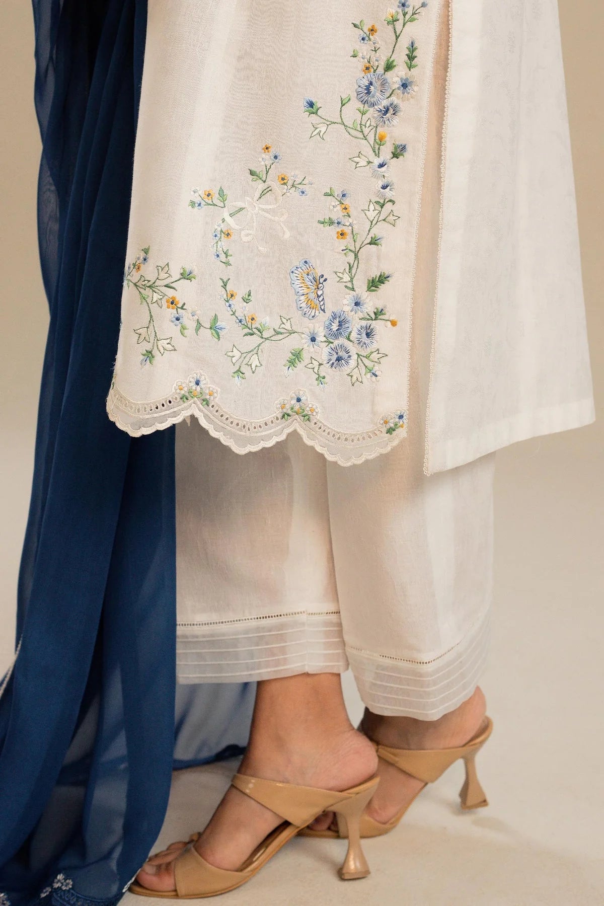 ZAHRA SHAH JAHAN 3PC DHANAK EMBROIDERED SHIRT WITH BAMBER CHIFFON EMBROIDERED DUPATTA AND TROUSER-W.J-1266