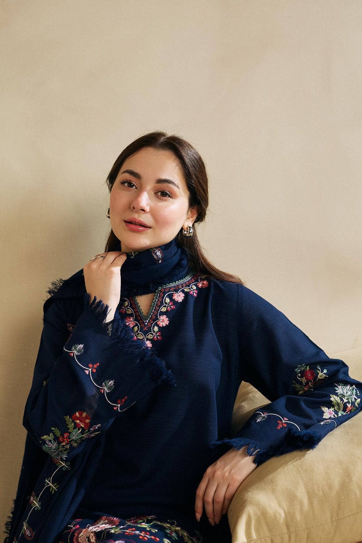 ZARA SHAH JAHAN-3PC DHANAK EMBROIDERED SHIRT WITH DHANAK EMBROIDERED SHAWL AND EMB TROUSER-W.J-1047
