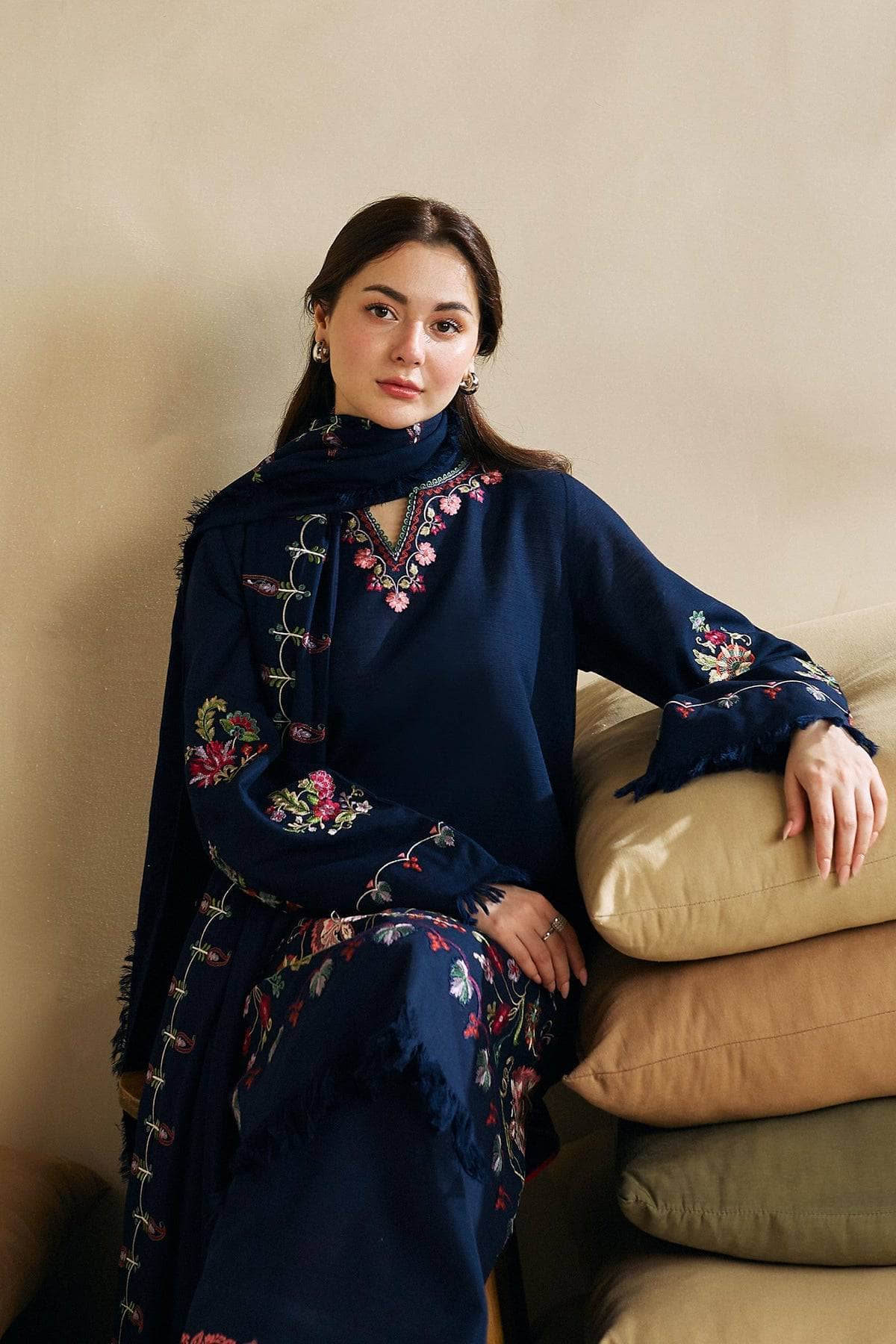 ZARA SHAH JAHAN-3PC DHANAK EMBROIDERED SHIRT WITH DHANAK EMBROIDERED SHAWL AND EMB TROUSER-W.J-1047