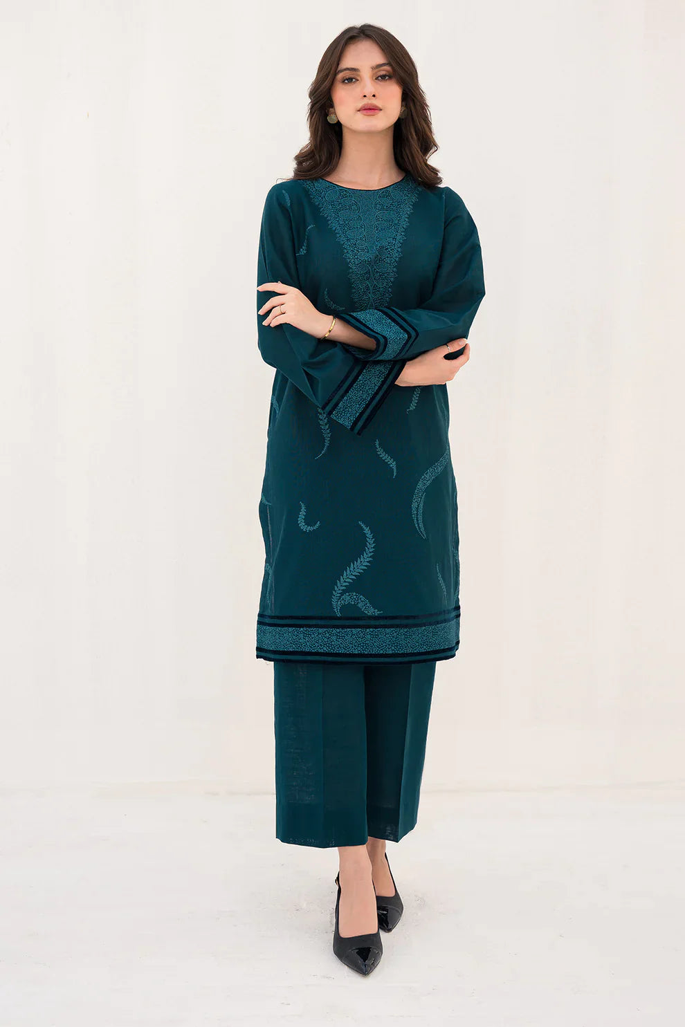 JAZMIN 2PC -DHANAK HEAVY EMBROIDERED WITH HEAVY EMBROIDERED SLEEVES-W.J-1283