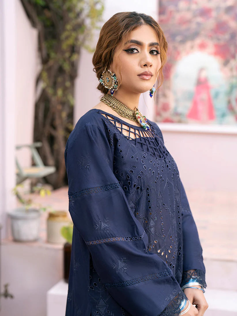 QALAMKAR - 3PC LAWN CHIKANKAARI EMBROIDERED SHIRT WITH PRINTED DUPATTA AND TROUSER-W.J-1408