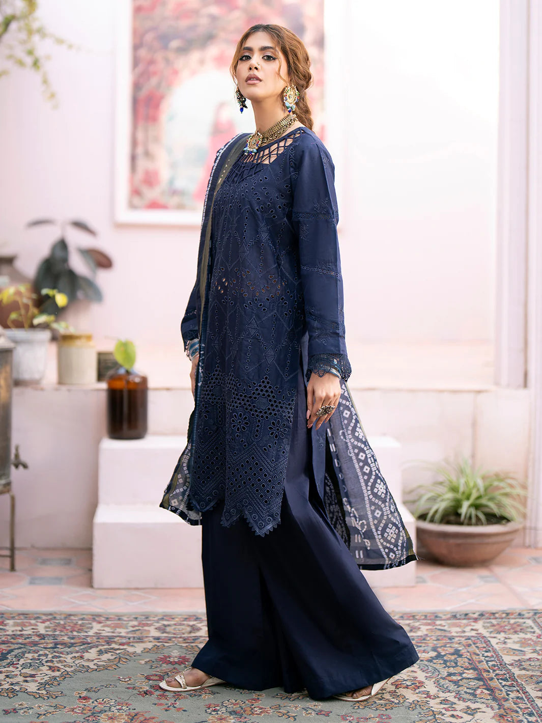 MAHNUR-3PC CHIKENKARI LAWN EMBROIDERED WITH DAIMOND PRINT DUPATTA_W.J-1451