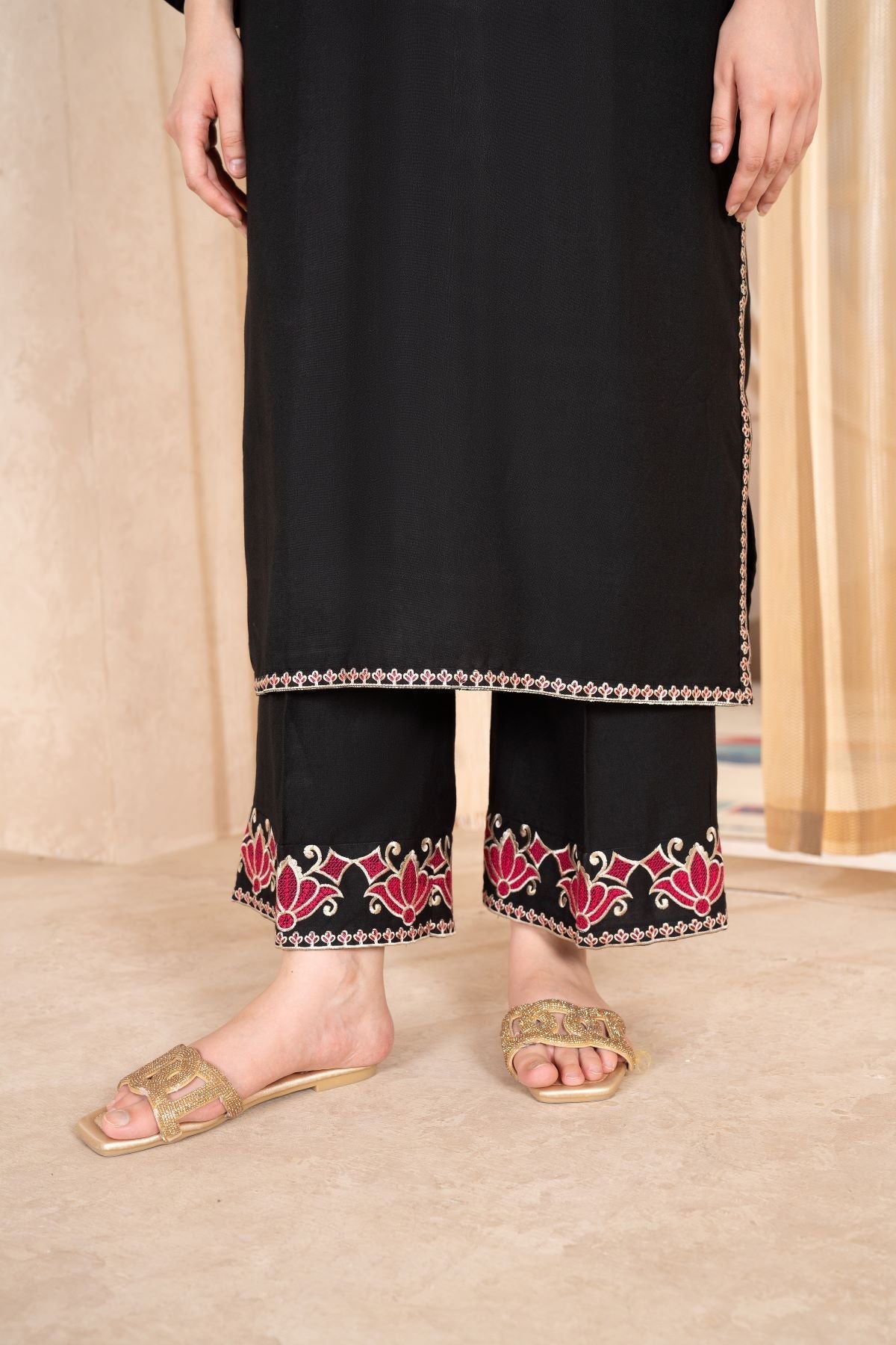 LAZULI-2 PC DHANAK EMBROIDRED SHIRT WITH AND EMBROIDRED TROUSER-W.J-1008