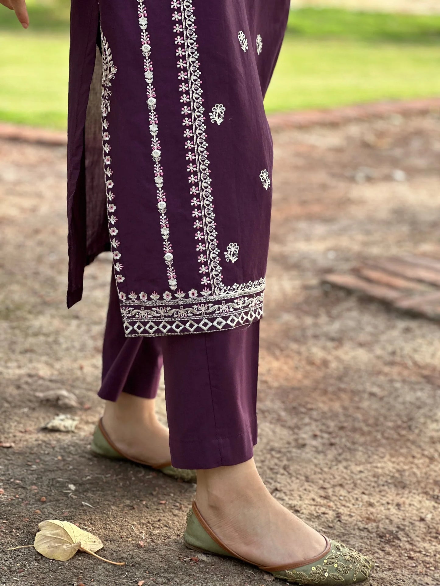 URGE-2PC DHANAK EMBROIDRED SHIRT WITH AND EMBROIDRED TROUSER-W.J-1061