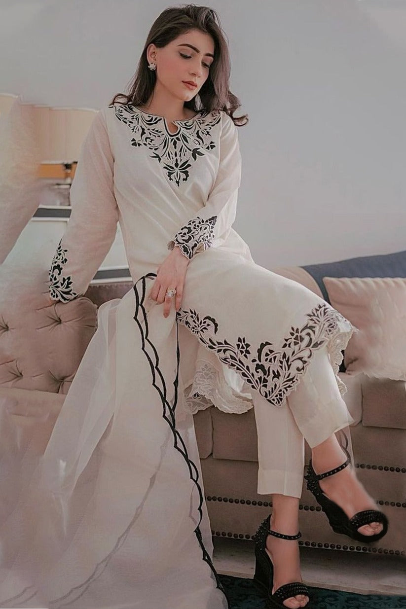 MARIA B- 3PC LAWN EMBROIDERED SHIRT WITH EMBROIDERED ORGANZA DUPATTA-W.J-1513